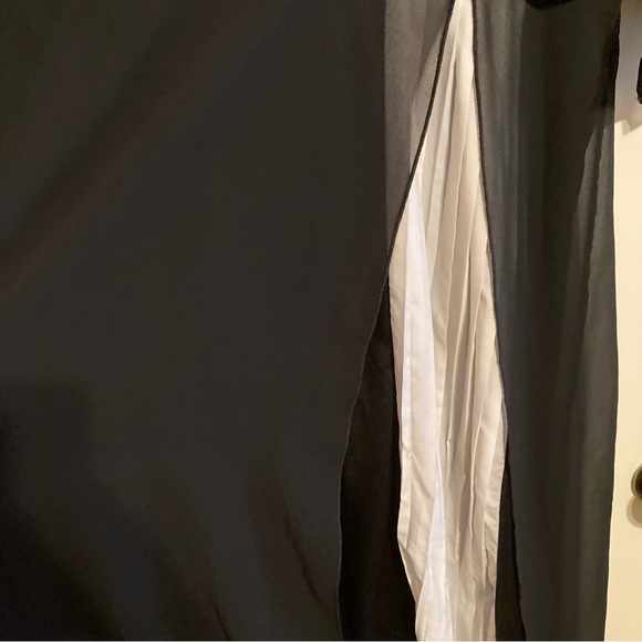 Plus color block mesh overlay pleated detail black white dress - Picture 6 of 8